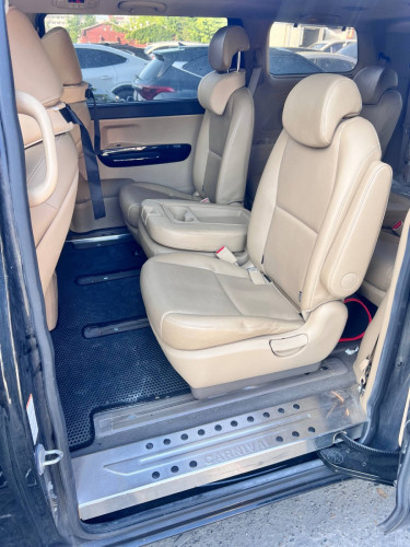 Kia Carnival 2016 ក្នុងលឿងបើក ដំបូល