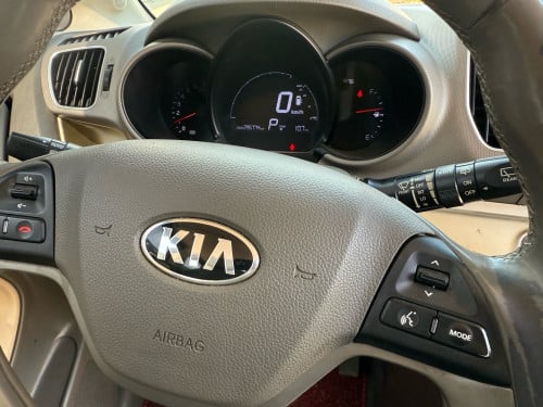 Kia ray 2012 full option smart key ឡានស្អាតអត់បុកប៉ះ អត់ស្ងោរដូរពណ៌ ធានាគ្រប់យ៉ាង 2 ខែ
