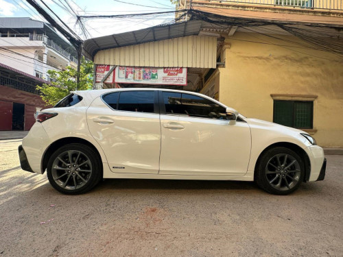 Lexus CT 200h 2012 For Rent /出租