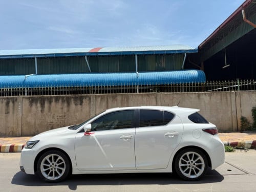 Lexus CT 200h 2013 For Rent /出租