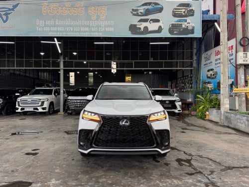 Lexus Lx600 F-Sport 2022 Full Options ទ្វារបុឺតអូតូ 4 ទ្វារ 2 keys ម៉ាស៊ីន : V6 3.5L Twin Turbo