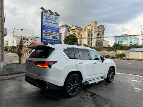 Lexus Lx600 F-Sport 2022 Full Options ទ្វារបុឺតអូតូ 4 ទ្វារ 2 keys ម៉ាស៊ីន : V6 3.5L Twin Turbo