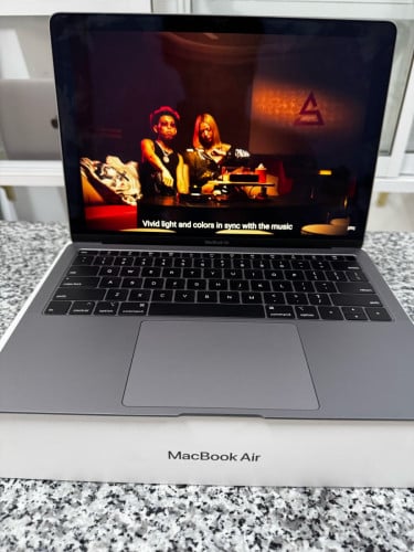 MacBook Air 13inch 2018 condition 99% បំពាក់មកជាមួយ ✨RAM 8 GB✨SSD 512