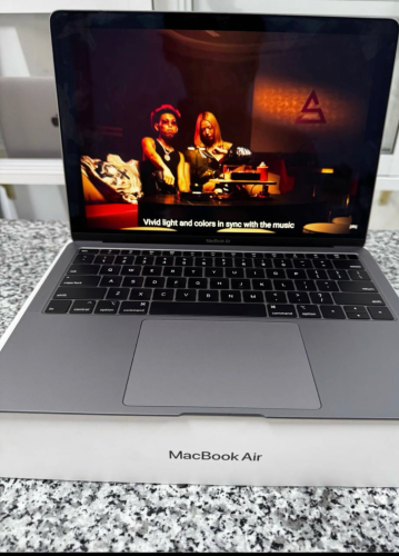 MacBook Air 2018 13inch i5 ssd 512g 329$