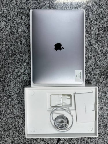 MacBook Air 2018 13inch i5 ssd 512g 329$