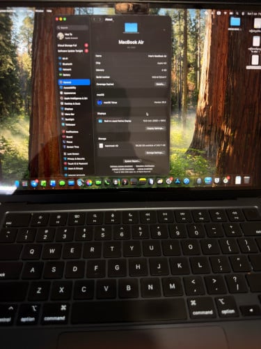 Macbook M2 98% battery 96%