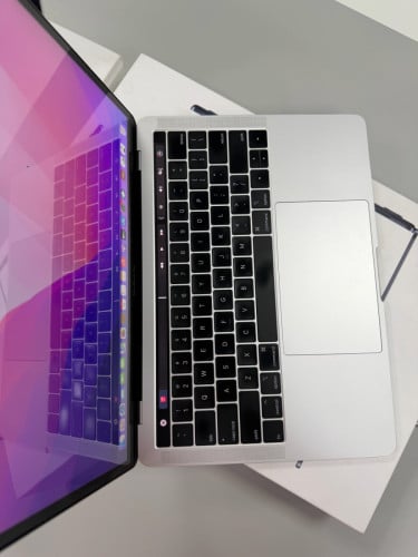 Macbook Pro 2019 (touch bar) condition 99% លក់ 339$