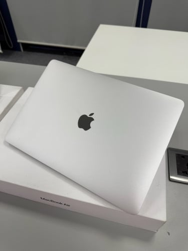 Macbook Pro 2019 (touch bar) condition 99% លក់ 339$