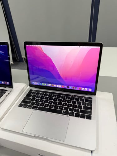 Macbook Pro 2019 (touch bar) condition 99% លក់ 339$