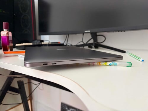 Macbook Pro M2 2022