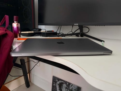 Macbook Pro M2 2022