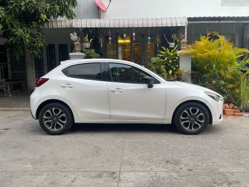 Mazda2 2017 Full Options