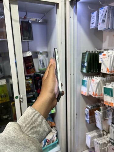 MEIZU-21 ពណ៌គុជខ្យង អីវ៉ាន់ក្រុមហ៊ុន Sim2 Memory 128GB Ram6+6GB អត់ជាប់អី (ធានា1ខែ)