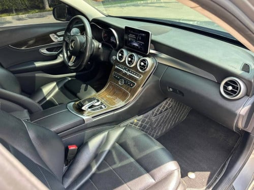 Mercedes Benz C300 2015 For Rent /出租