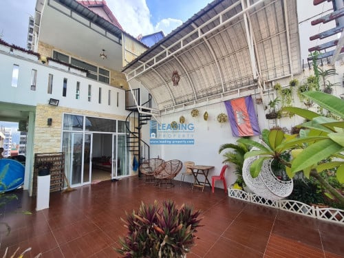 N913 | Top floor, Private terrace 1 Bedroom Apartment For Rent in BKK3