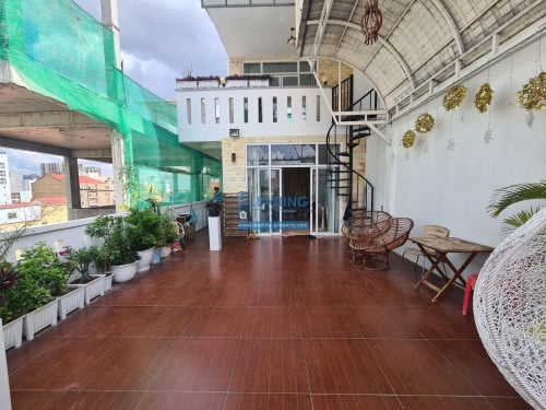 N913 | Top floor, Private terrace 1 Bedroom Apartment For Rent in BKK3