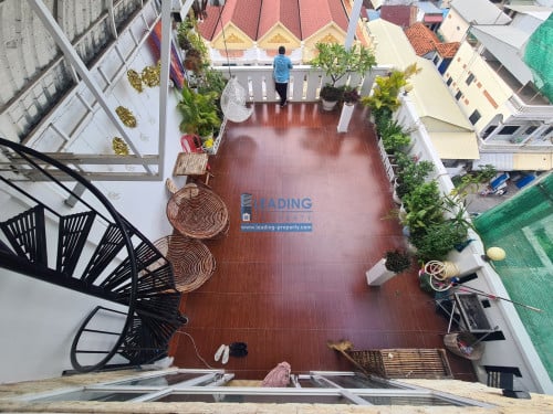 N913 | Top floor, Private terrace 1 Bedroom Apartment For Rent in BKK3