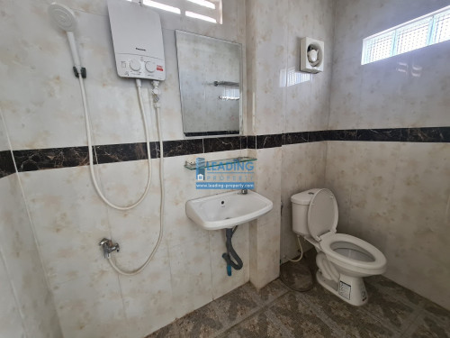 N913 | Top floor, Private terrace 1 Bedroom Apartment For Rent in BKK3