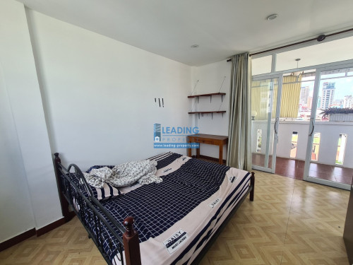 N913 | Top floor, Private terrace 1 Bedroom Apartment For Rent in BKK3