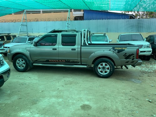 Nissan Frontier ឆ្នាំ 03 ប៉ុង1 សាំង + ហ្គាស