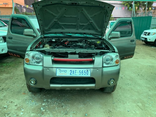 Nissan Frontier ឆ្នាំ 03 ប៉ុង1 សាំង + ហ្គាស