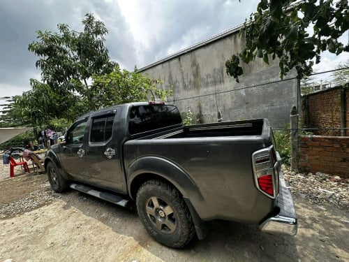 Nissan Frontier 05 ប៉ុង2ហ្គាសហើយ