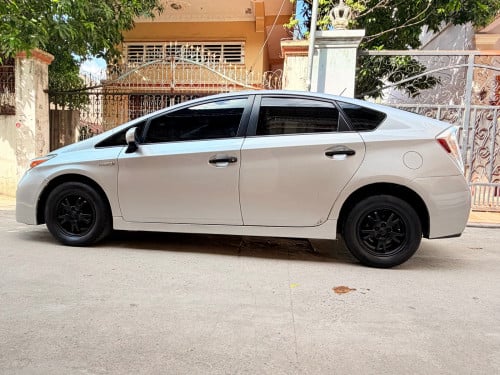Prius 010 option 4 ឡានថ្មីដាច់តំលៃ14500$0968793333.0314199988