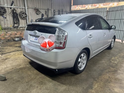 Prius 07 ពាក់កណ្តាលហ្វូលព៌ណប្រាក់ធានាឡានស្អាតអត់ដូរពណ៌អត់កាត់តឡានស្អាត