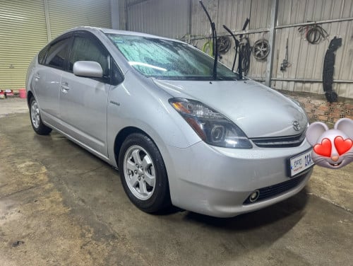 Prius 07 ពាក់កណ្តាលហ្វូលព៌ណប្រាក់ធានាឡានស្អាតអត់ដូរពណ៌អត់កាត់តឡានស្អាត