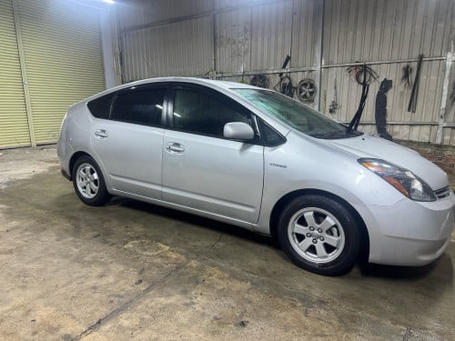 Prius 07 ពាក់កណ្តាលហ្វូលព៌ណប្រាក់ធានាឡានស្អាតអត់ដូរពណ៌អត់កាត់តឡានស្អាត