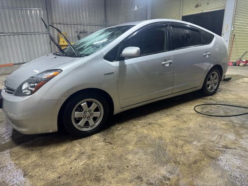 Prius 07 ពាក់កណ្តាលហ្វូលព៌ណប្រាក់ធានាឡានស្អាតអត់ដូរពណ៌អត់កាត់តឡានស្អាត