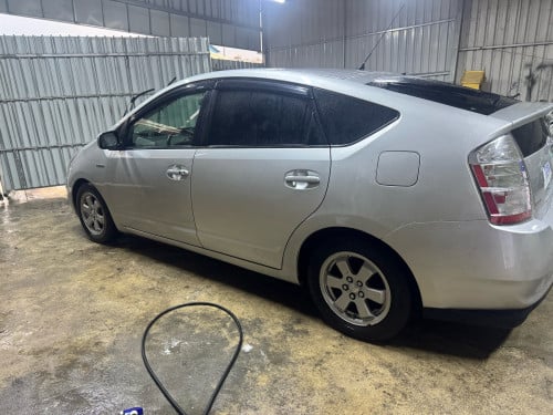 Prius 07 ពាក់កណ្តាលហ្វូលព៌ណប្រាក់ធានាឡានស្អាតអត់ដូរពណ៌អត់កាត់តឡានស្អាត