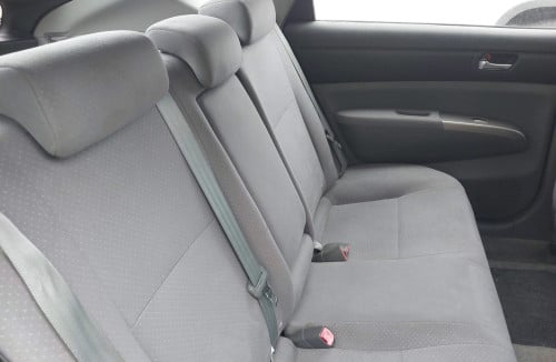 Prius 07 ពាក់កណ្តាលហ្វូលព៌ណប្រាក់ធានាឡានស្អាតអត់ដូរពណ៌អត់កាត់តឡានស្អាត
