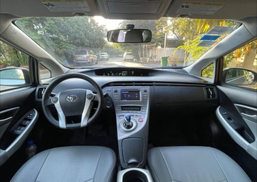 PRIUS 2012 For Rent /出租