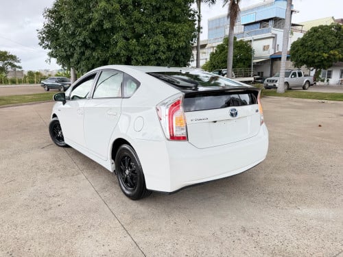 Prius 2013 (ថ្មីណាស់)