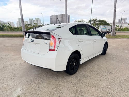 Prius 2013 (ថ្មីណាស់)
