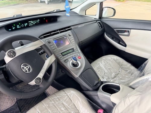 Prius 2013 (ថ្មីណាស់)