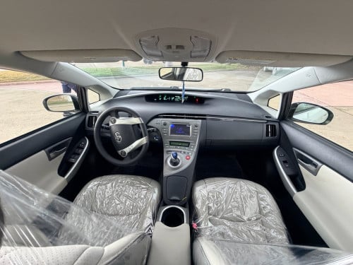 Prius 2013 (ថ្មីណាស់)