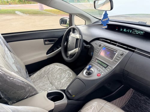 Prius 2013 (ថ្មីណាស់)