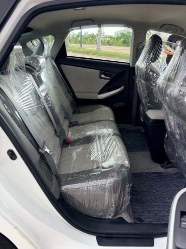 Prius 2013 (ថ្មីណាស់)