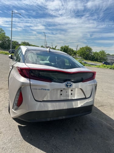 Prius prime 2020 LE - សាងបន្ទាន់