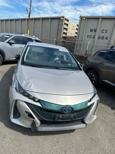Prius prime 2020 LE - សាងបន្ទាន់