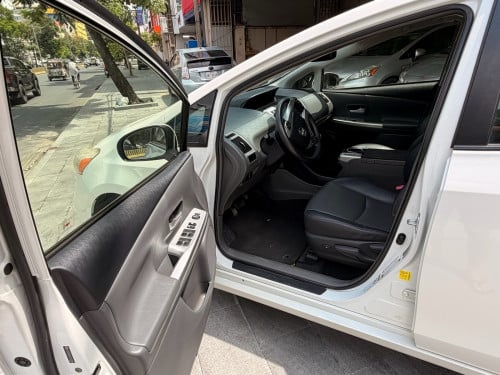 Prius V 2012” Prius សន្លឹកពន្ធ #Option : Full 5” Laser #Color: សកាំមៃ ក្នុង ប្រផេះ ស្បែកទន់ហ្សុិន