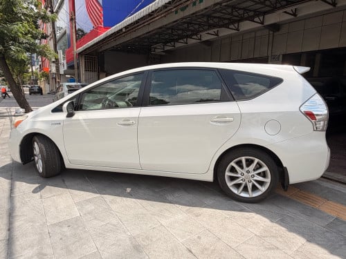 Prius V 2012” Prius សន្លឹកពន្ធ #Option : Full 5” Laser #Color: សកាំមៃ ក្នុង ប្រផេះ ស្បែកទន់ហ្សុិន