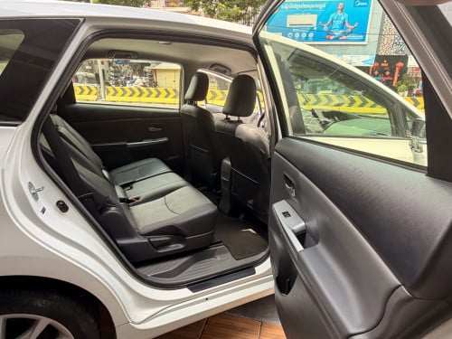 Prius V 2012” Prius សន្លឹកពន្ធ #Option : Full 5” Laser #Color: សកាំមៃ ក្នុង ប្រផេះ ស្បែកទន់ហ្សុិន
