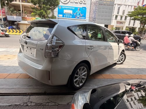 Prius V 2012” Prius សន្លឹកពន្ធ #Option : Full 5” Laser #Color: សកាំមៃ ក្នុង ប្រផេះ ស្បែកទន់ហ្សុិន