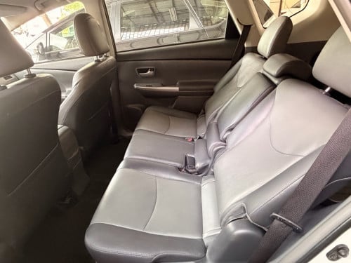 Prius V 2012” Prius សន្លឹកពន្ធ #Option : Full 5” Laser #Color: សកាំមៃ ក្នុង ប្រផេះ ស្បែកទន់ហ្សុិន