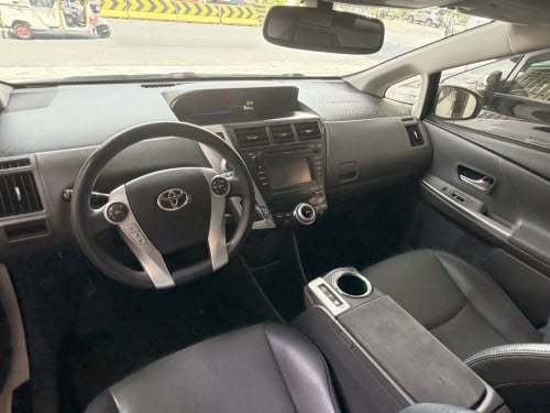 Prius V 2012” Prius សន្លឹកពន្ធ #Option : Full 5” Laser #Color: សកាំមៃ ក្នុង ប្រផេះ ស្បែកទន់ហ្សុិន