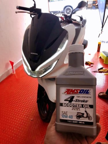 RWD Lubricants មានលក់ និងប្តូរប្រេងម៉ាស៊ីនម៉ូតូ