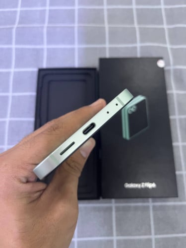 Samsung Galaxy Z Flip6 12GB 256GB 99%